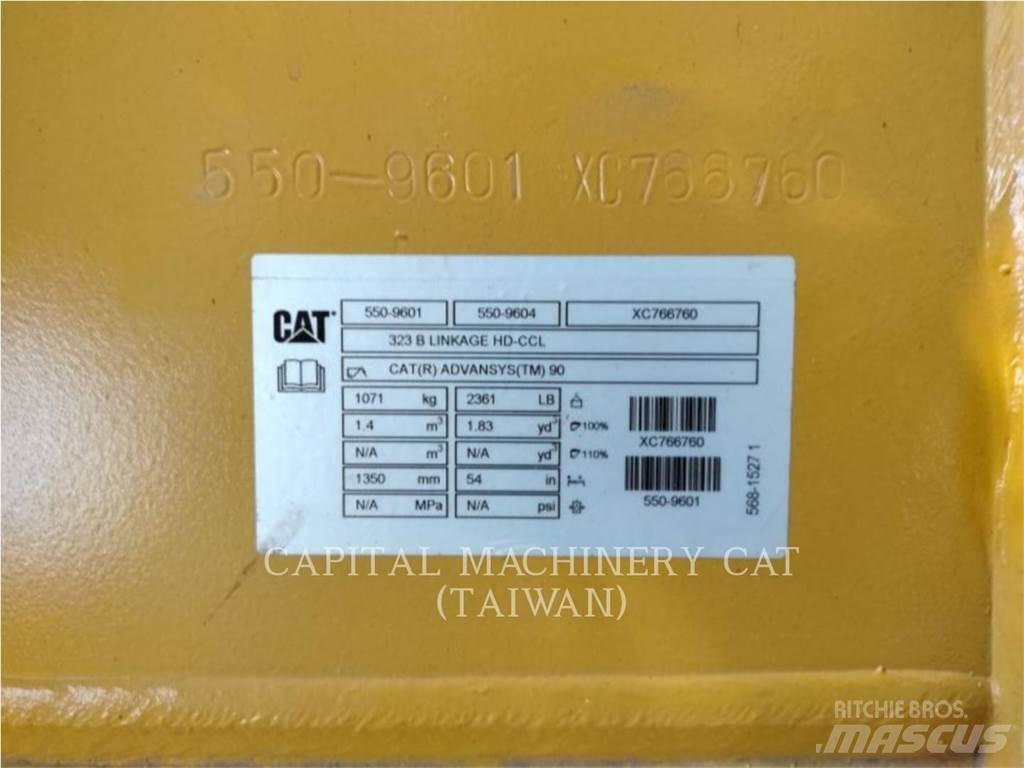 CAT 323 Кофи