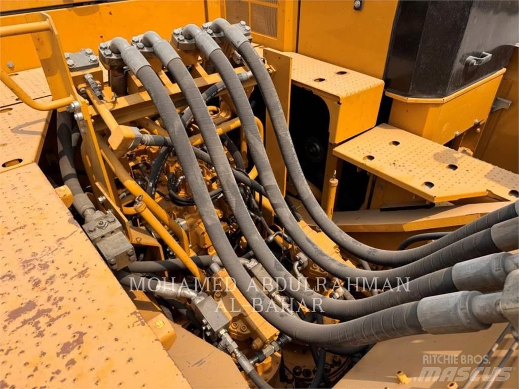 CAT 374 Верижен екскаватор