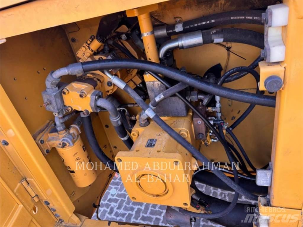 CAT 374D L Верижен екскаватор