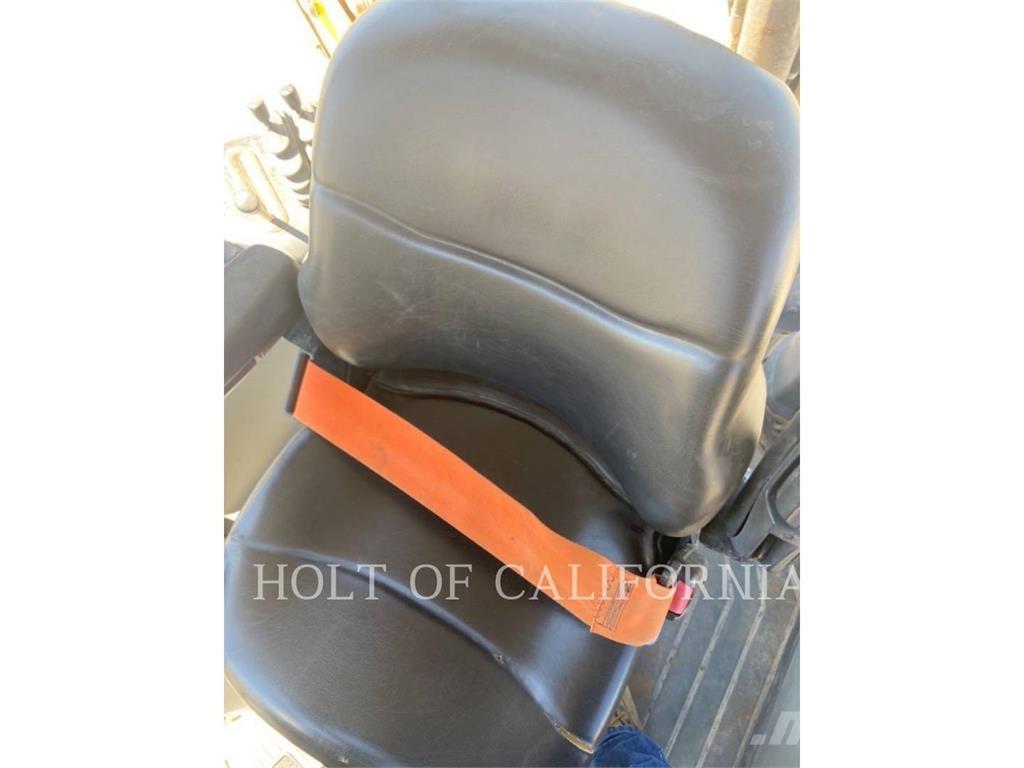 CAT 415 Товарач със заден ексватор