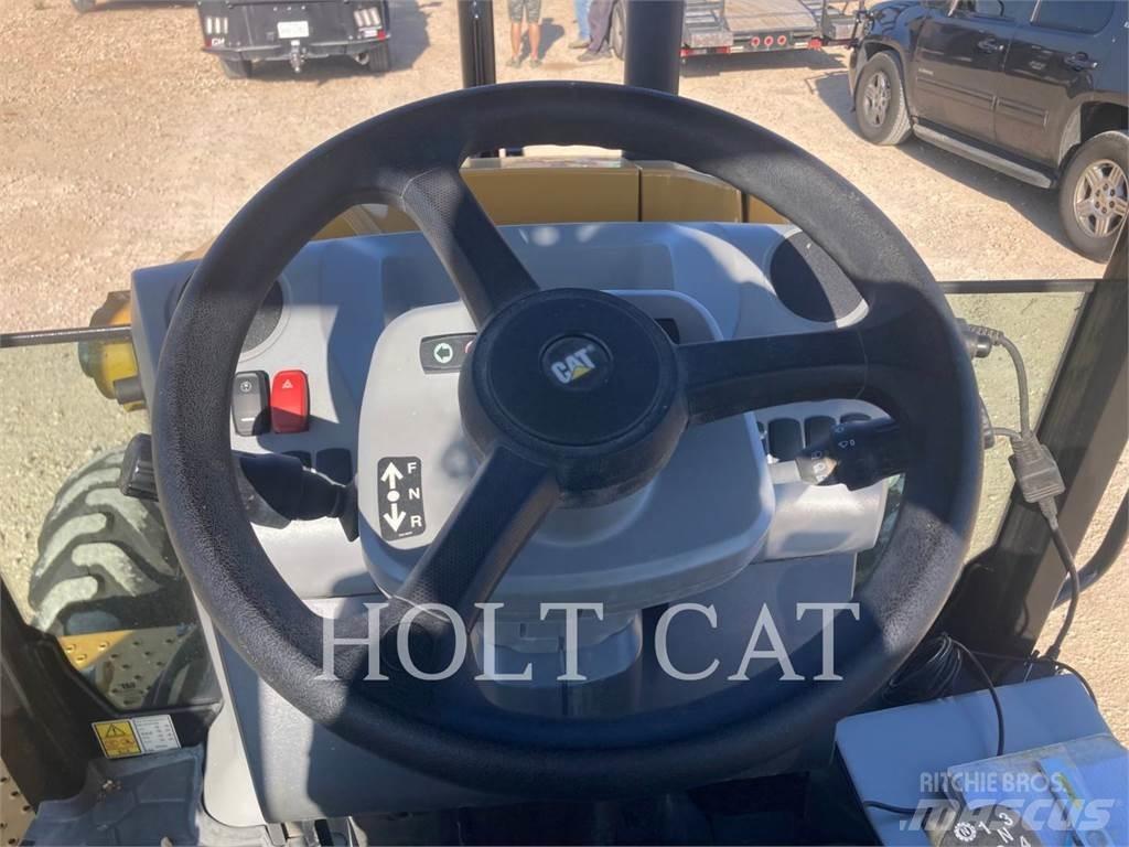 CAT 415-07 Товарач със заден ексватор