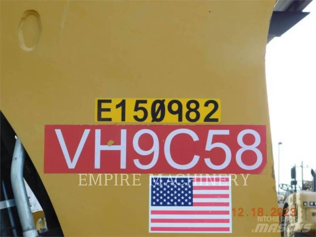 CAT 415F2 4EOP Товарач със заден ексватор