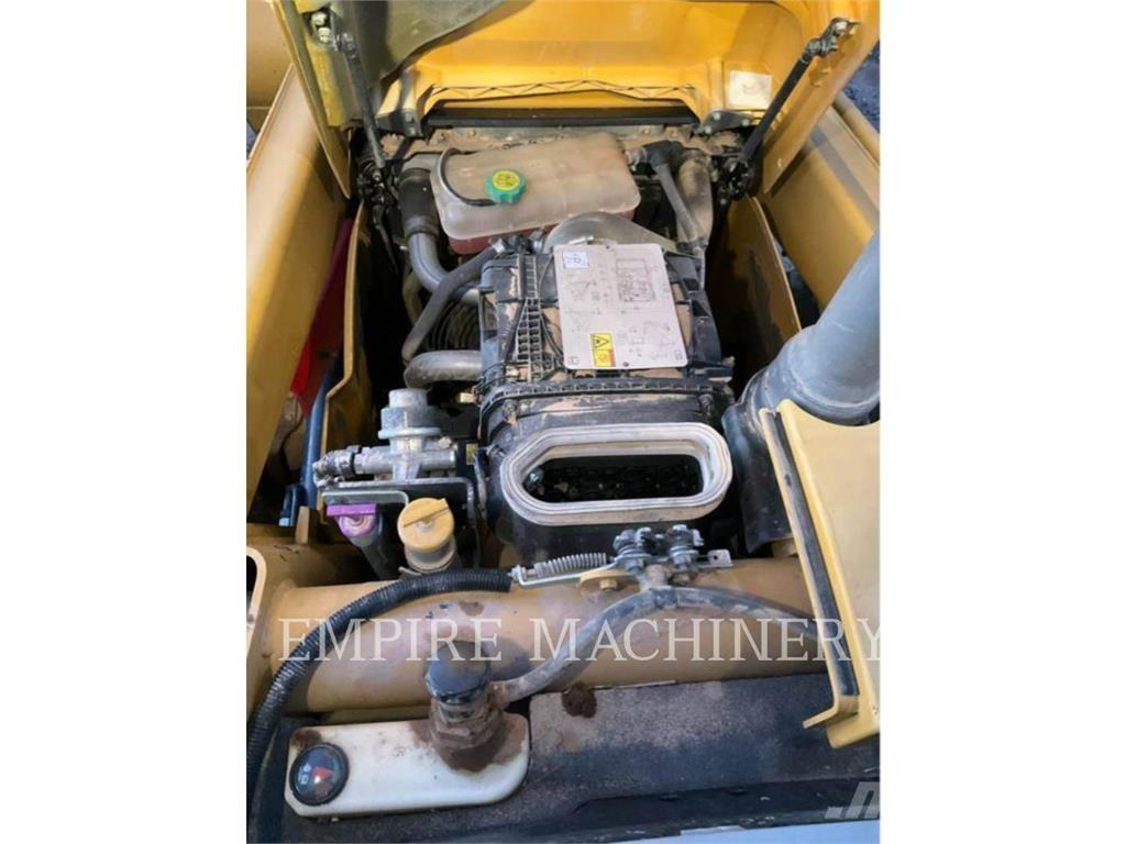 CAT 415F2 IL Колесни товарачи