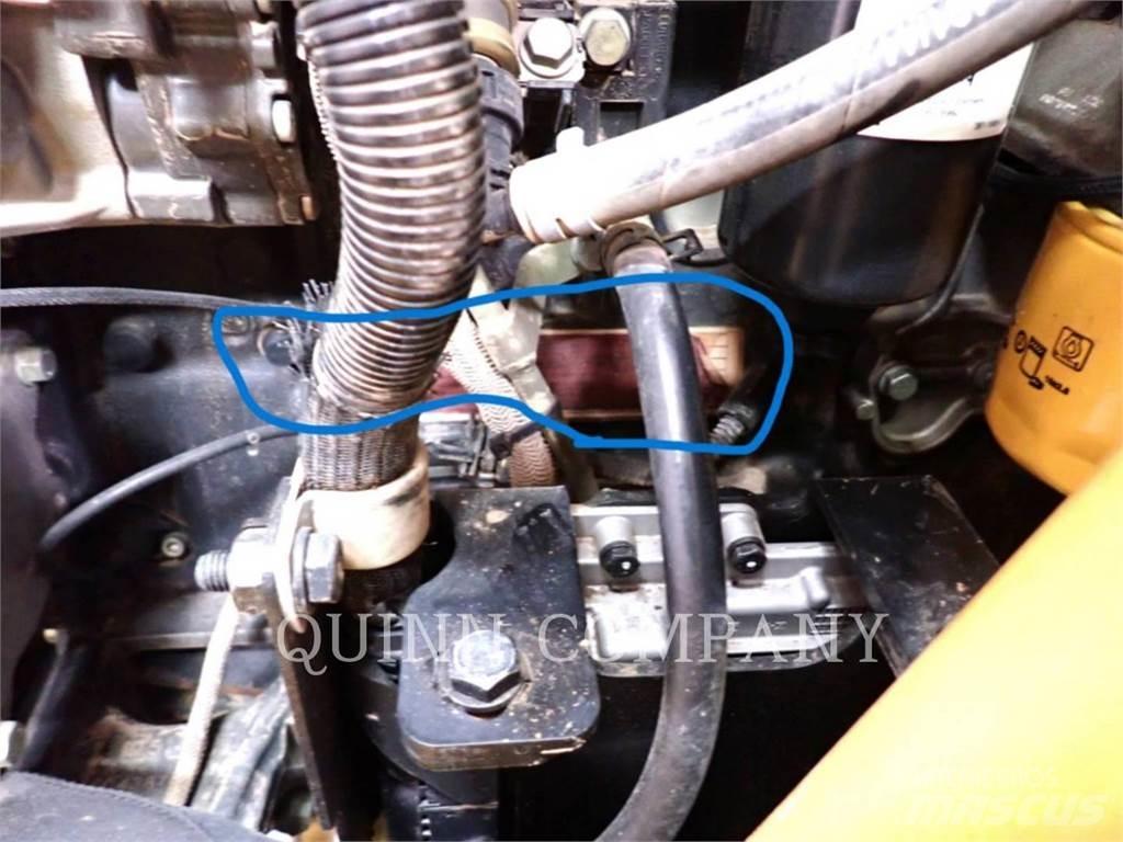 CAT 415F2 IL Товарач със заден ексватор