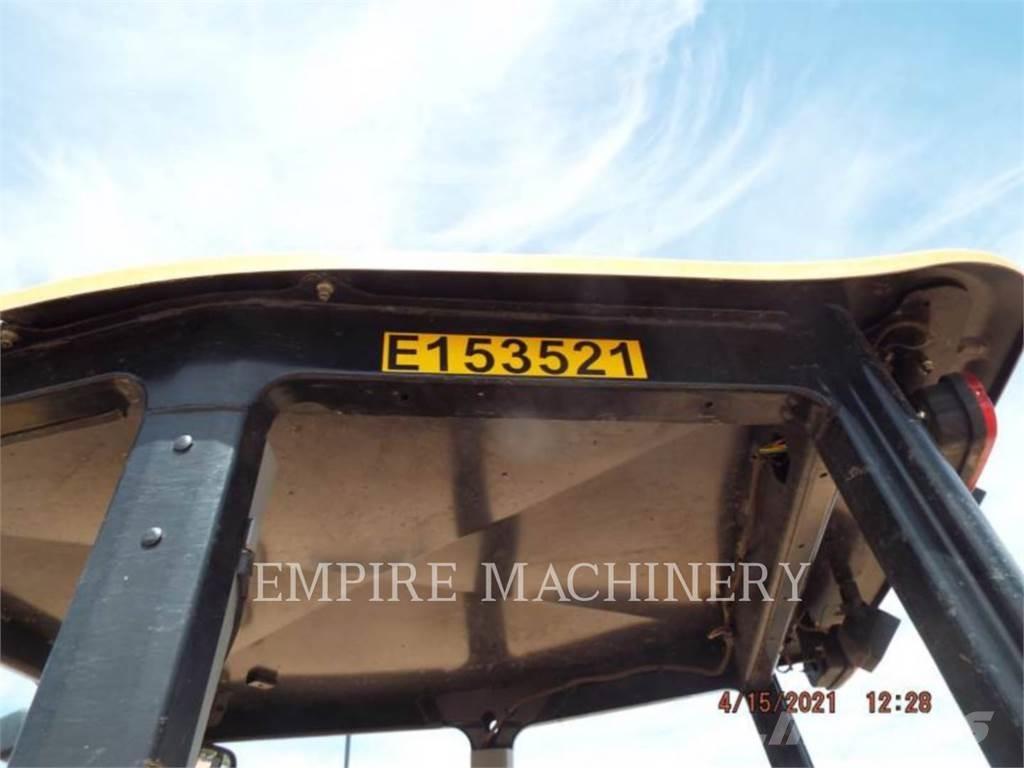 CAT 415F2 IL Колесни товарачи