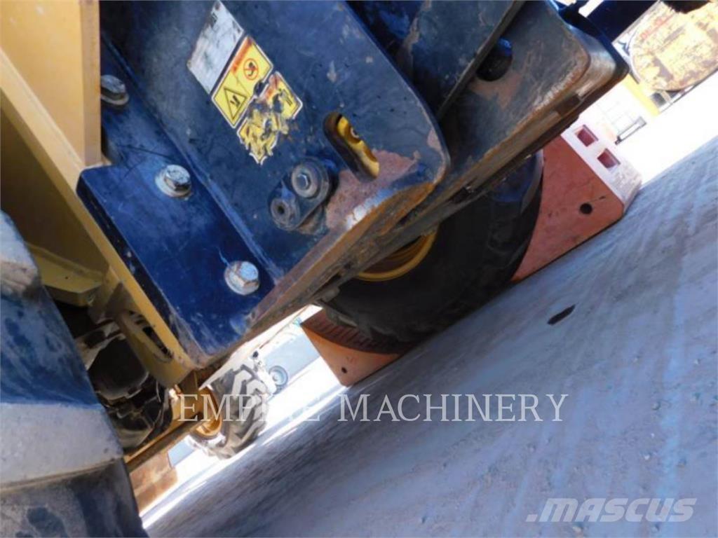 CAT 415F2 IL Колесни товарачи