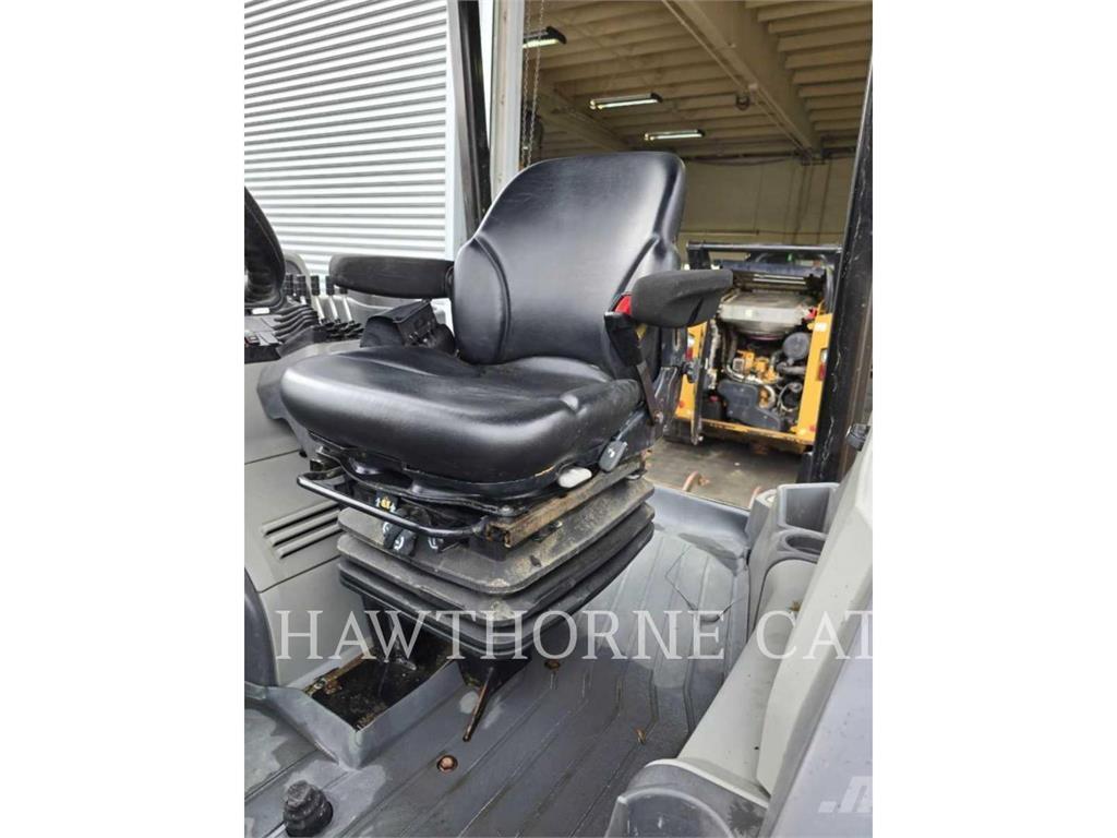 CAT 415F2 IL Товарач със заден ексватор