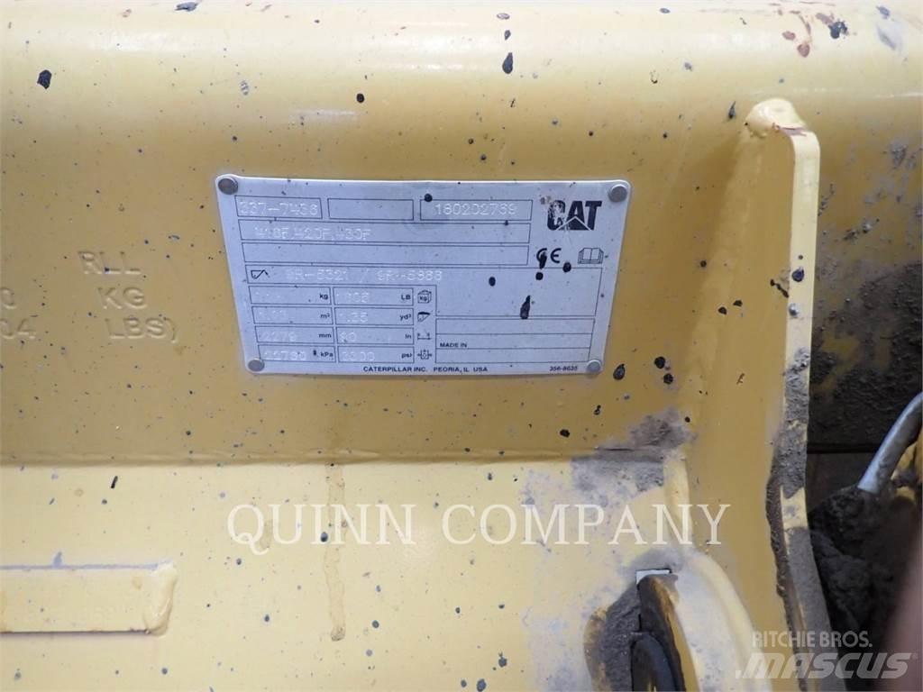 CAT 415F2IL Товарач със заден ексватор