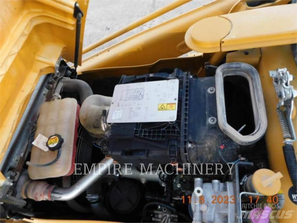 CAT 416F2 4EO Товарач със заден ексватор