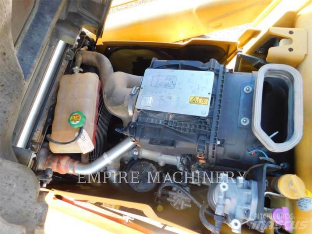 CAT 416F2 4EOP Товарач със заден ексватор
