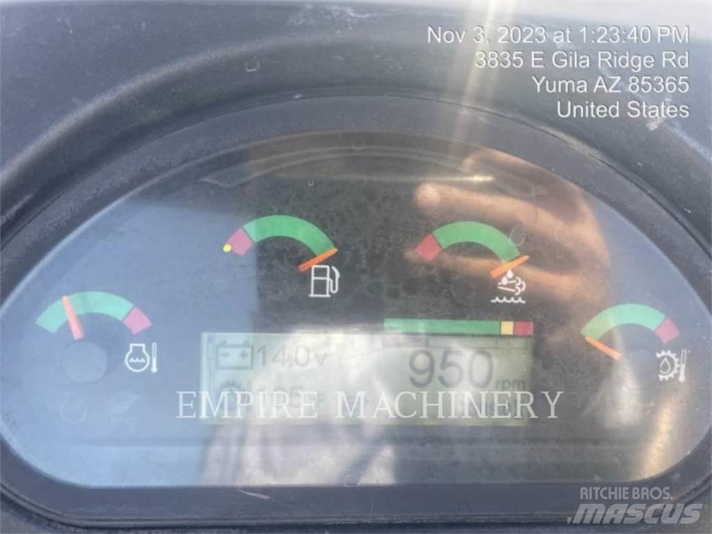 CAT 416F2 4EOP Товарач със заден ексватор