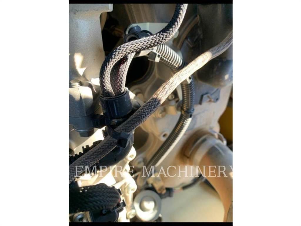 CAT 416F2 4EOP Товарач със заден ексватор