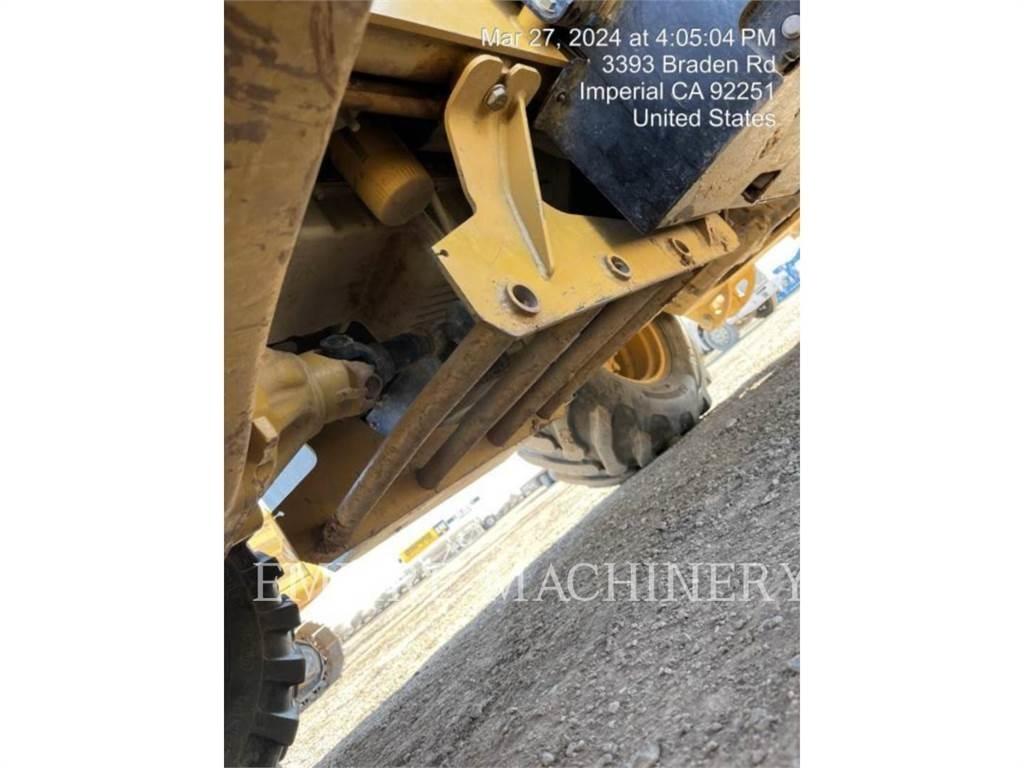 CAT 416F2 4EOP Товарач със заден ексватор