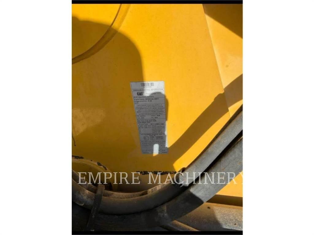 CAT 416F2 4EOP Товарач със заден ексватор