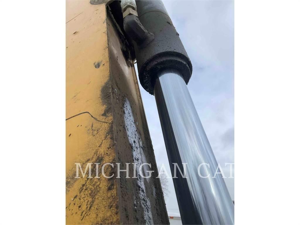 CAT 416F2 Q Товарач със заден ексватор