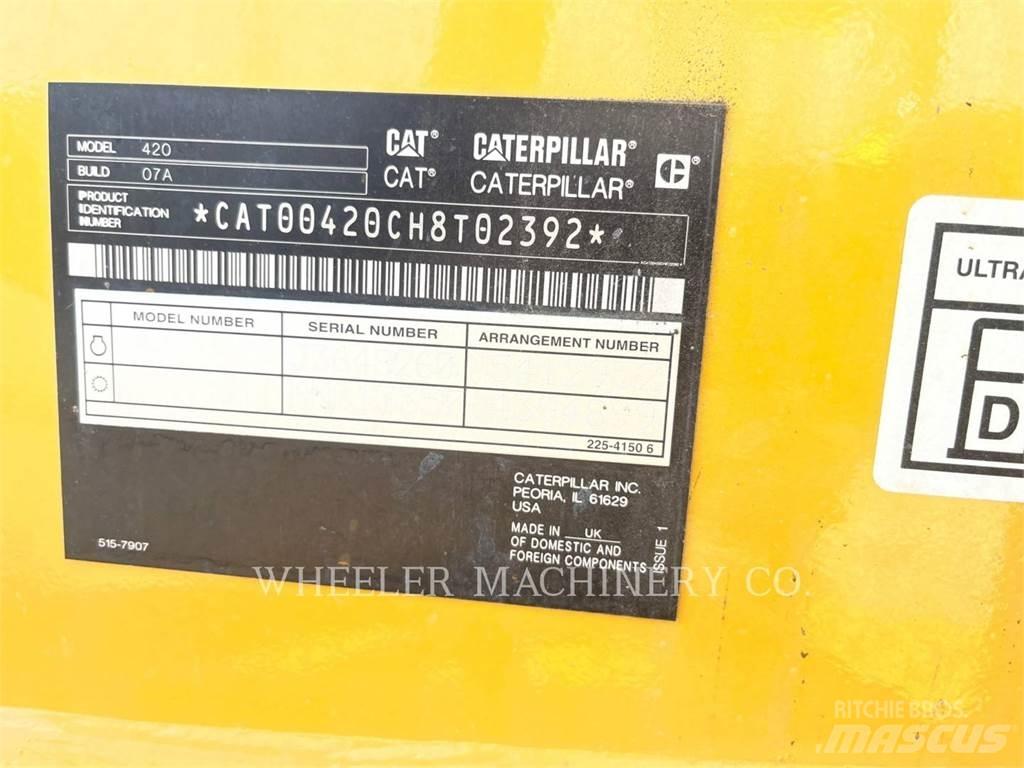CAT 420 Товарач със заден ексватор
