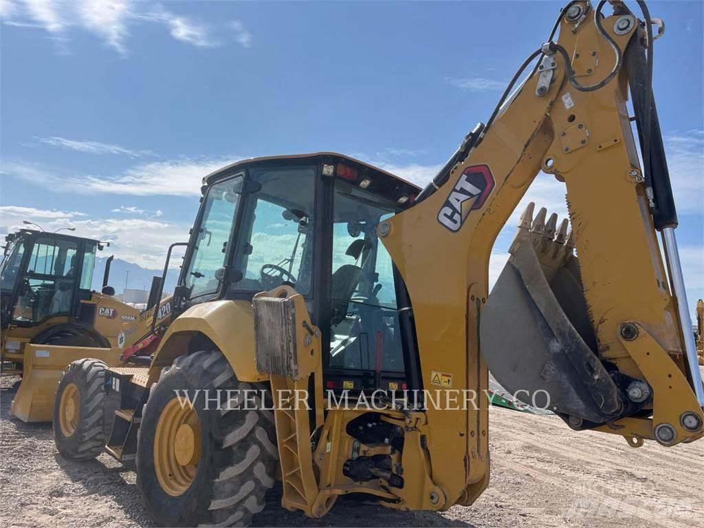CAT 420 Товарач със заден ексватор