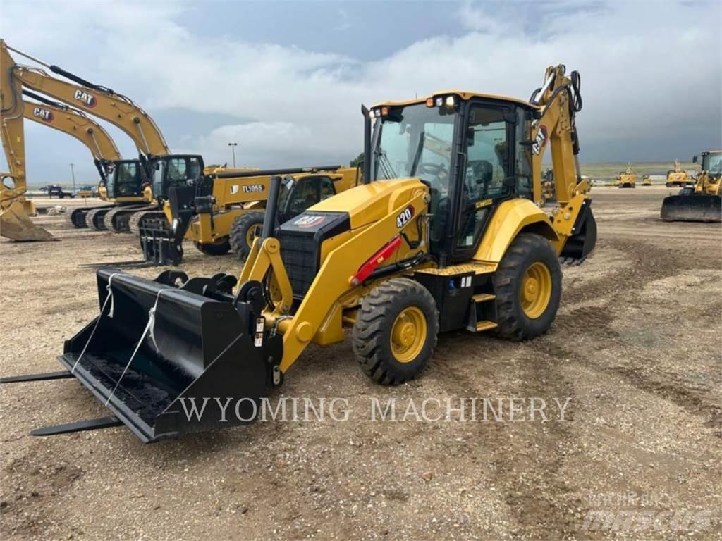 CAT 420 Товарач със заден ексватор