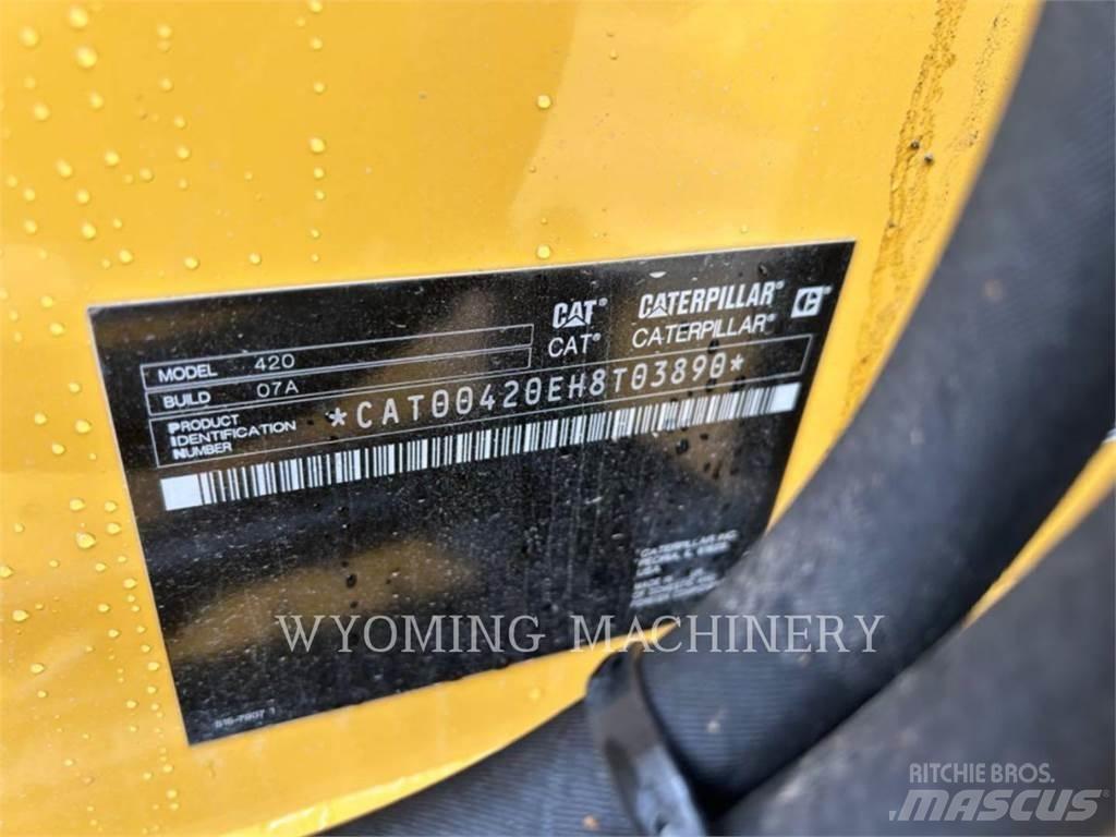 CAT 420 Товарач със заден ексватор