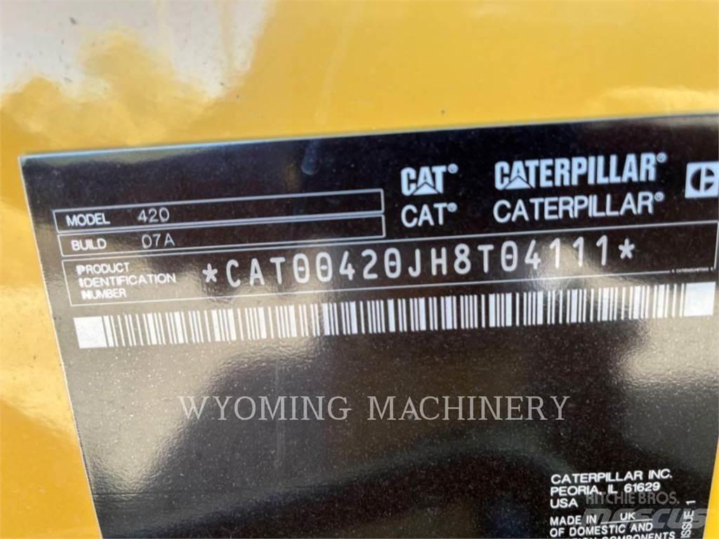 CAT 420 Товарач със заден ексватор