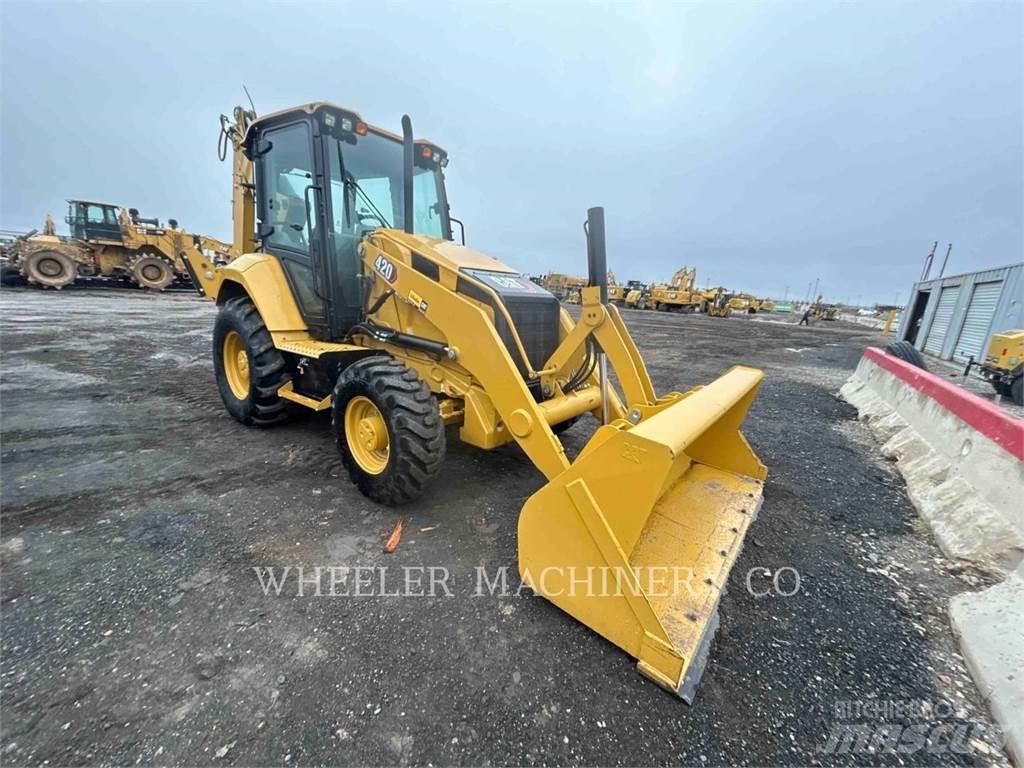 CAT 420 Товарач със заден ексватор
