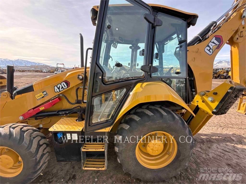 CAT 420 Товарач със заден ексватор