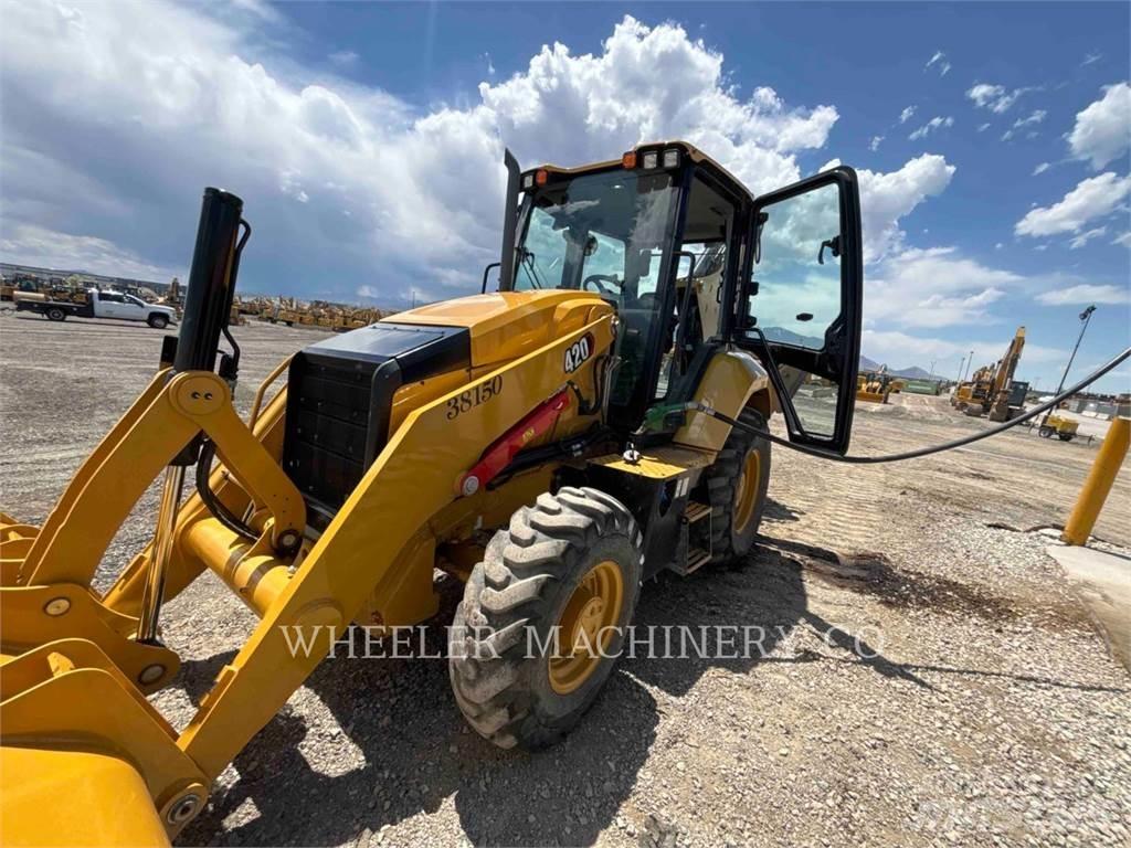 CAT 420 Товарач със заден ексватор