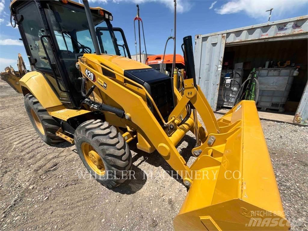 CAT 420 Товарач със заден ексватор