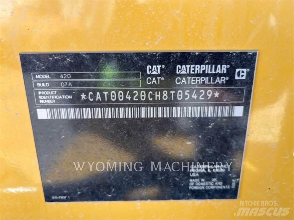 CAT 420 Товарач със заден ексватор