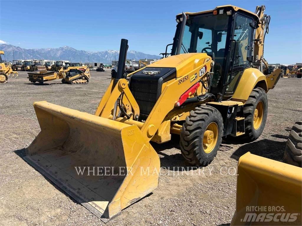 CAT 420 Товарач със заден ексватор