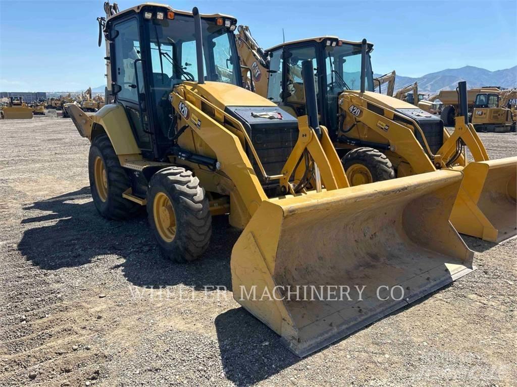 CAT 420 Товарач със заден ексватор