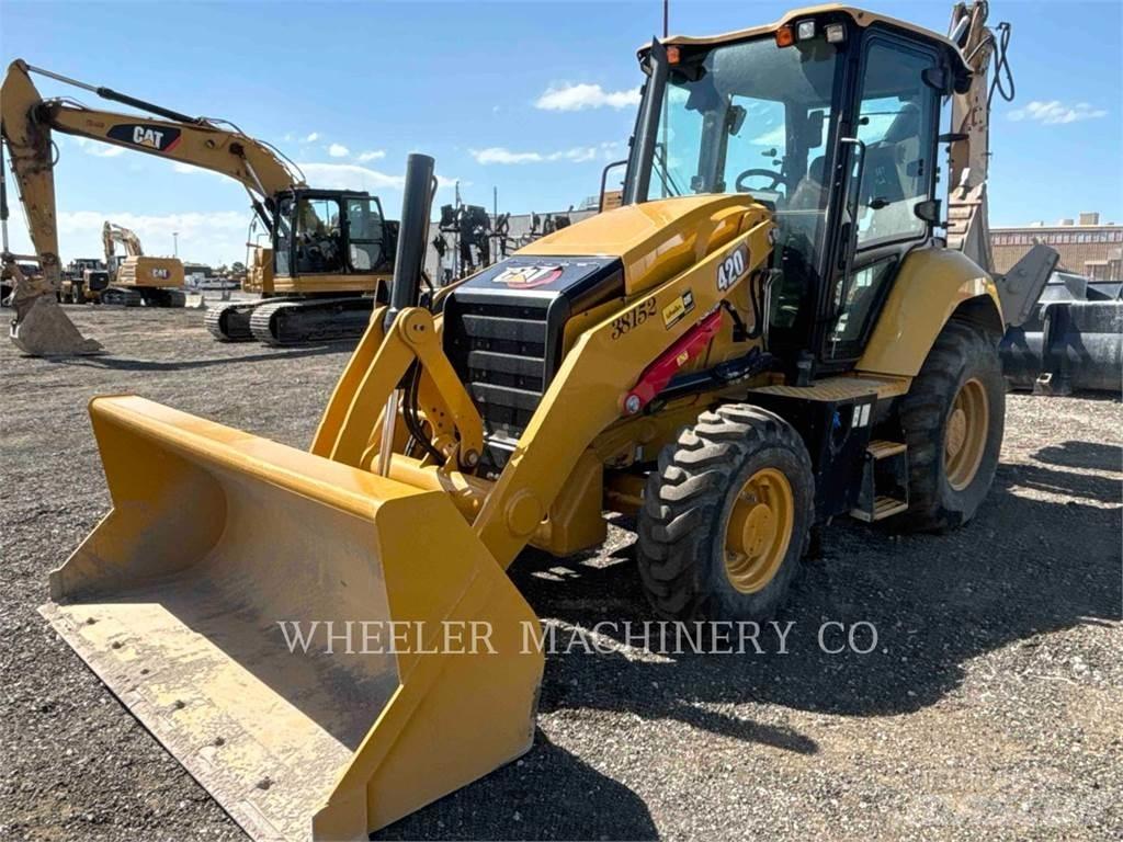 CAT 420 Товарач със заден ексватор