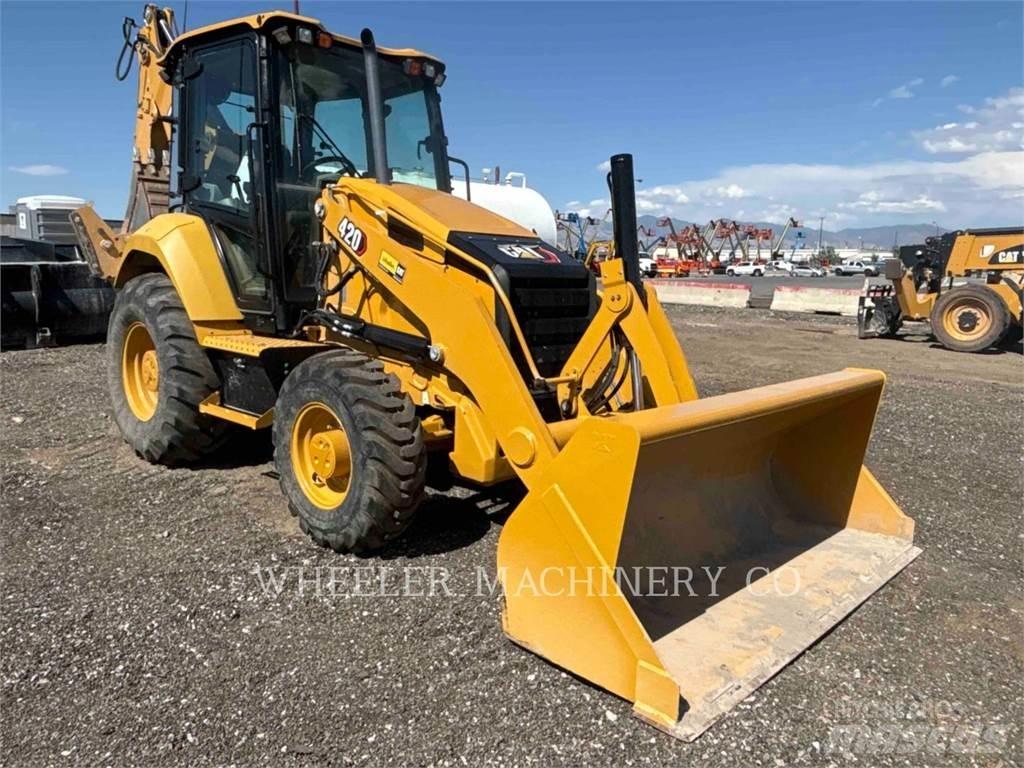 CAT 420 Товарач със заден ексватор