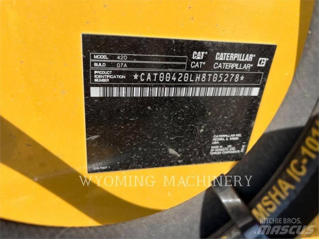 CAT 420 Товарач със заден ексватор