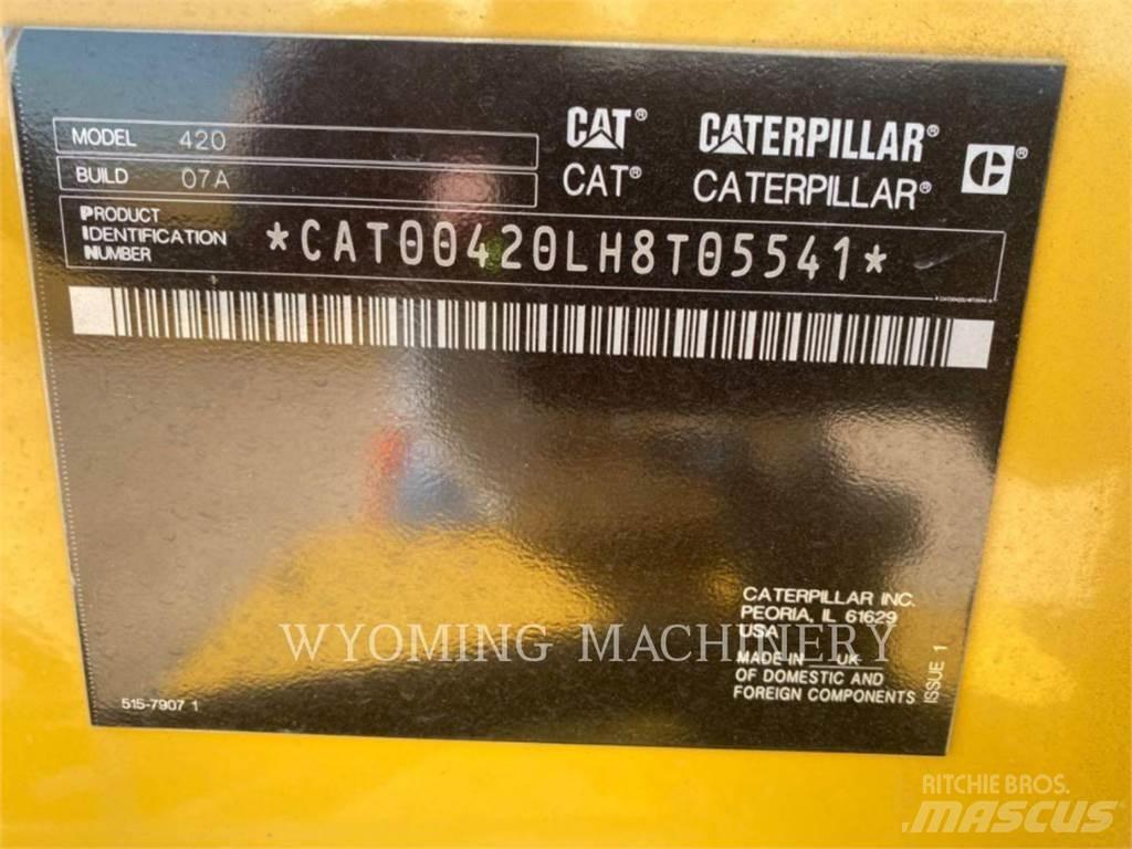 CAT 420 Товарач със заден ексватор