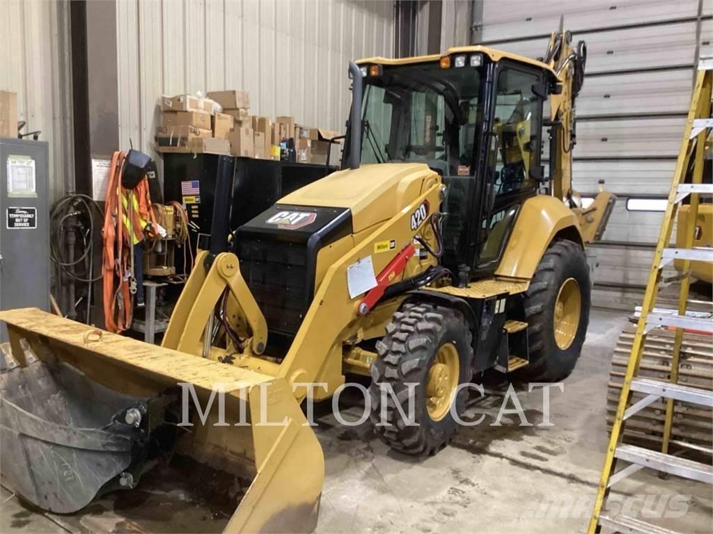 CAT 420 Товарач със заден ексватор