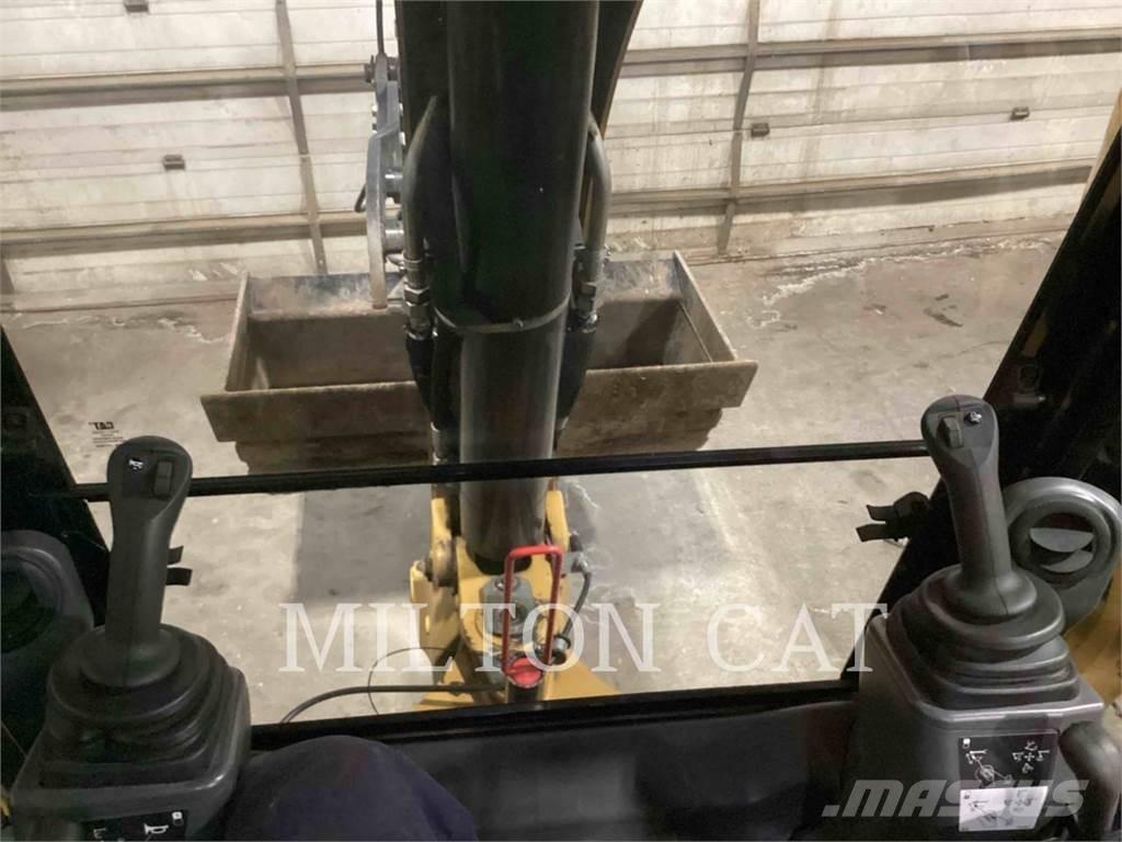 CAT 420 Товарач със заден ексватор