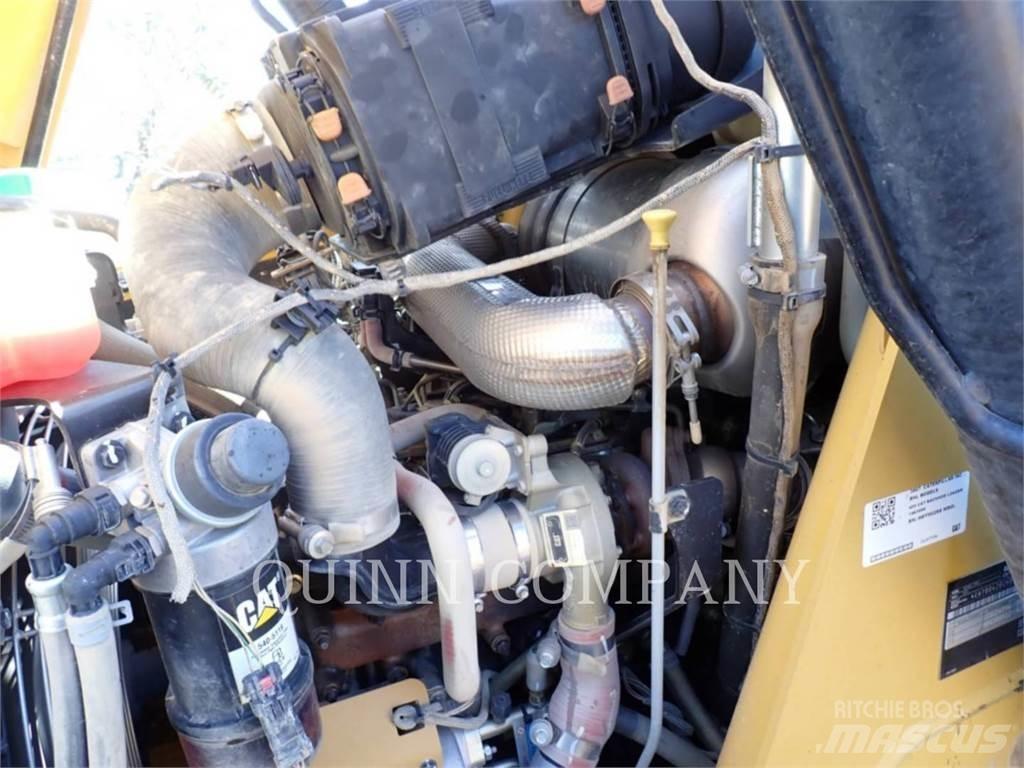 CAT 420 Товарач със заден ексватор