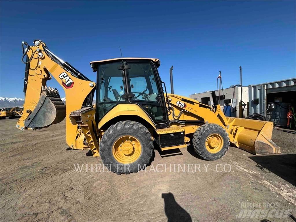 CAT 420 Товарач със заден ексватор