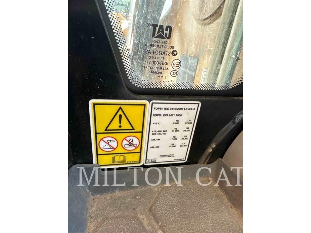 CAT 420 Товарач със заден ексватор