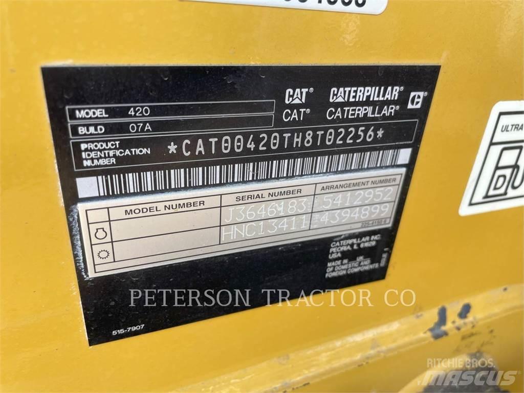 CAT 420 Товарач със заден ексватор