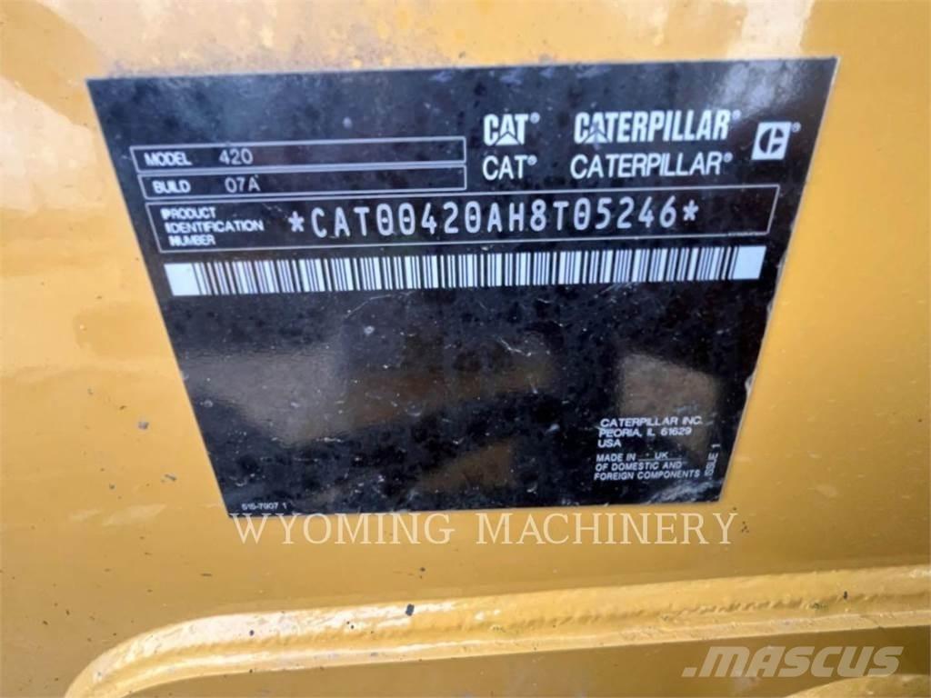 CAT 420 Товарач със заден ексватор
