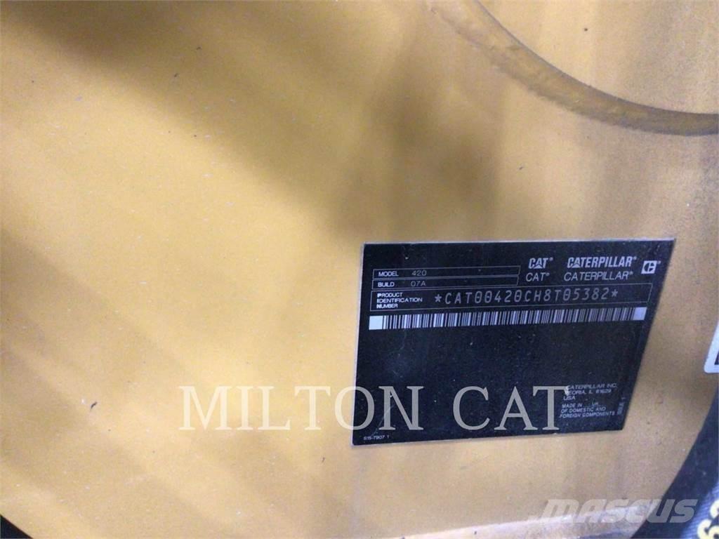 CAT 420 Товарач със заден ексватор