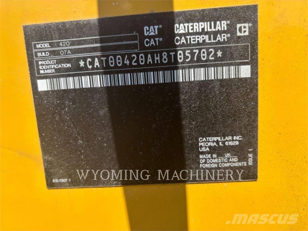 CAT 420 Товарач със заден ексватор