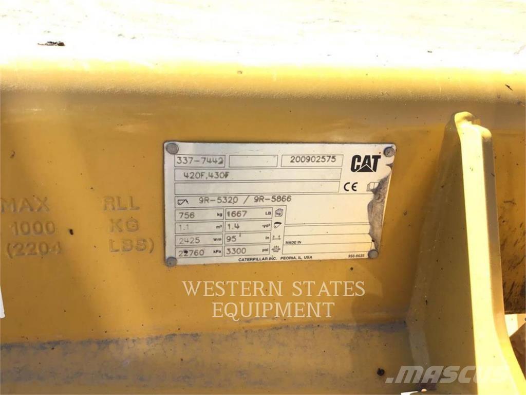 CAT 420 Товарач със заден ексватор