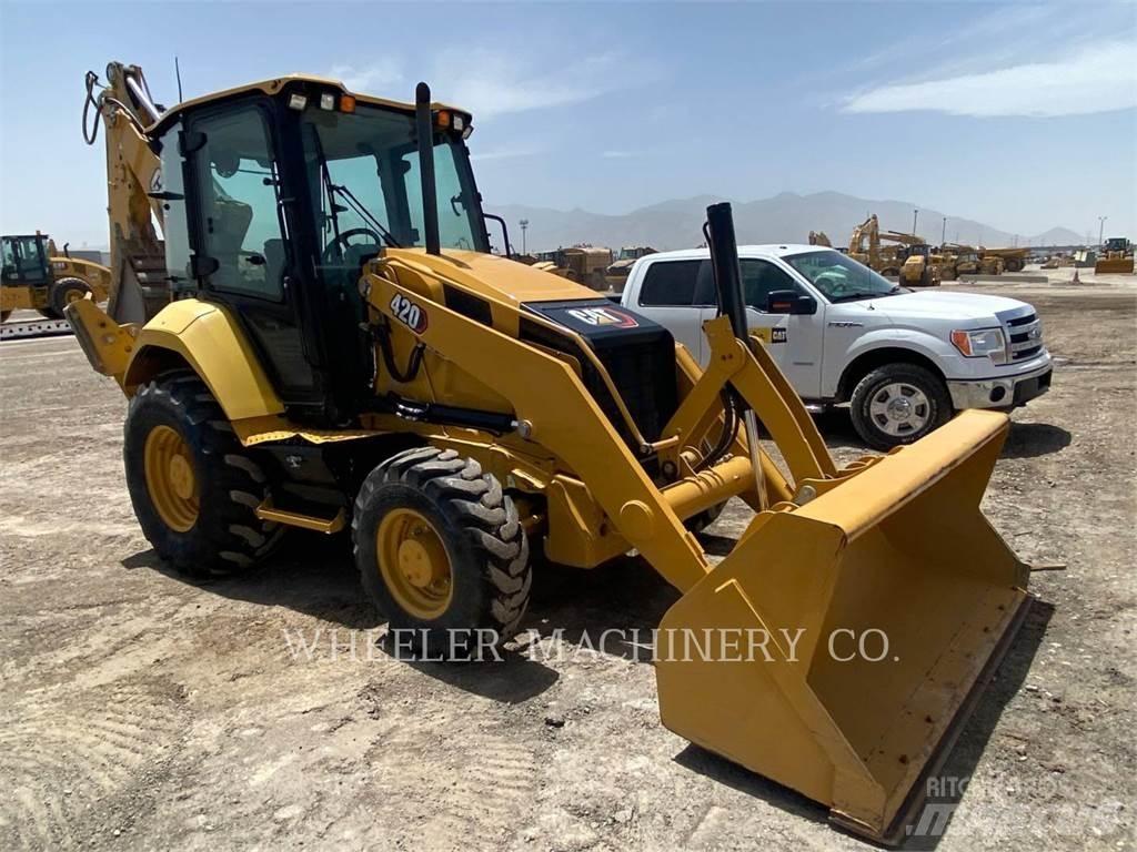 CAT 420 Товарач със заден ексватор