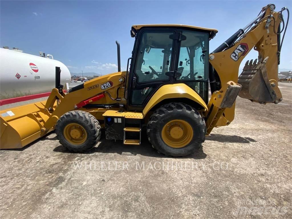 CAT 420 Товарач със заден ексватор