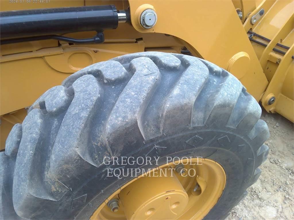 CAT 420-07 Товарач със заден ексватор