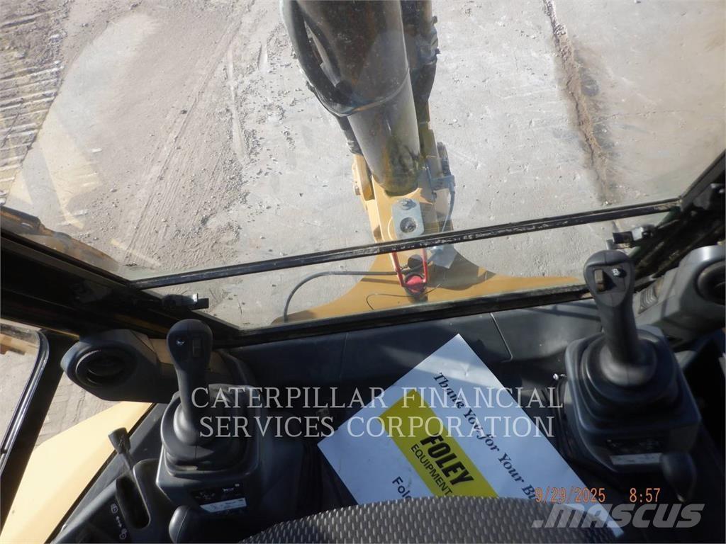 CAT 420-07 Товарач със заден ексватор