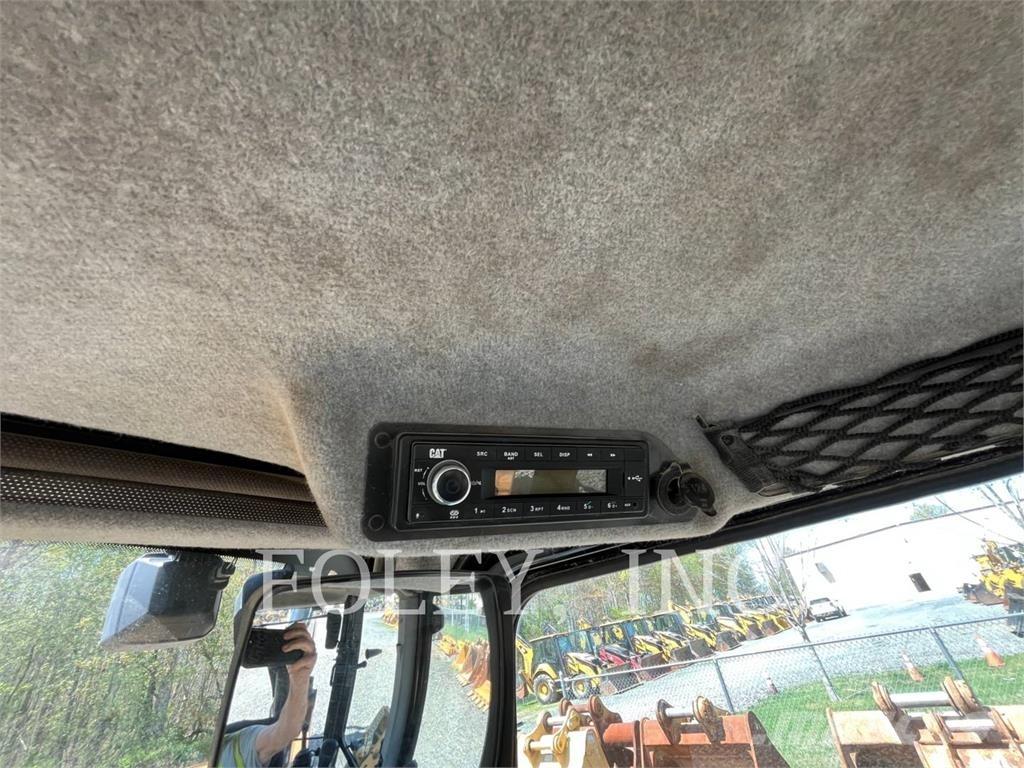 CAT 420-07 Товарач със заден ексватор